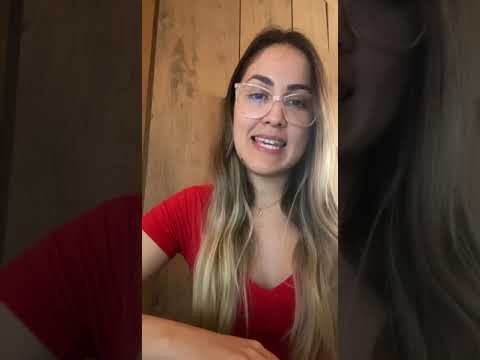 Aluna da Shark Map School gravando depoimento em vídeo