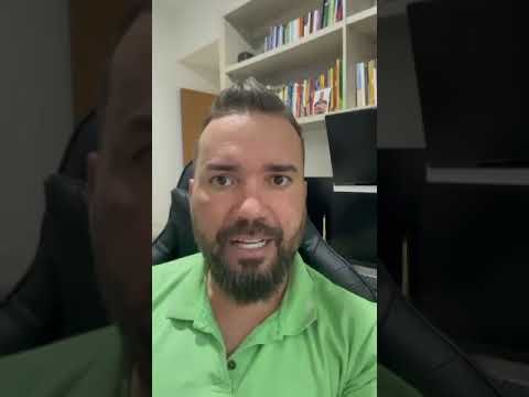 Aluno da Shark Map School gravando depoimento em vídeo em escritório